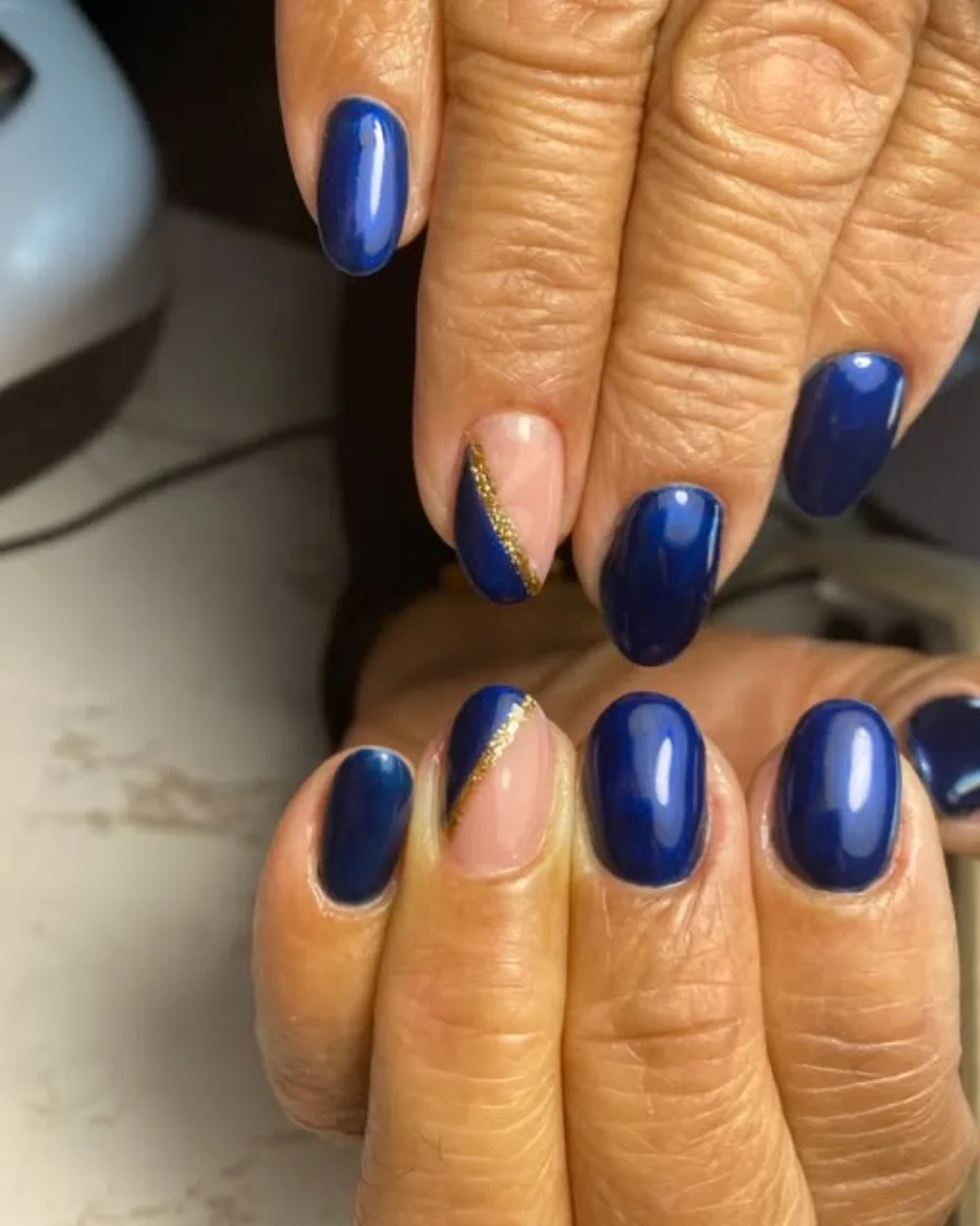 Manicure com acabamento moderno