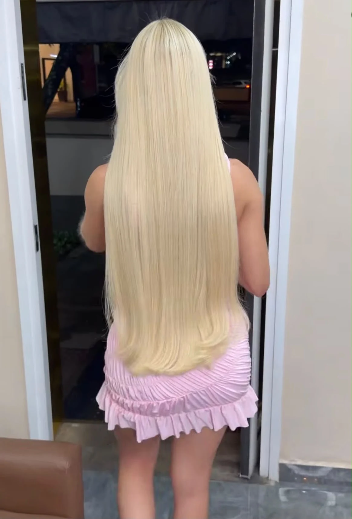 Depois da transformação de Mega Hair loiro longo